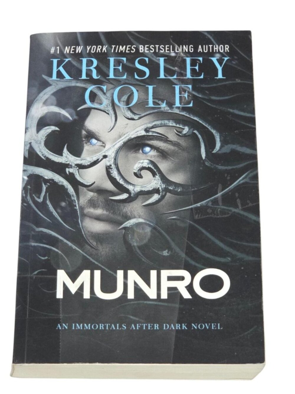Munro by Kresley Cole Paranormal Romance Paperback Ex-Library Book